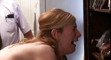 sex chess Người phụ nữ bị đụ phim sex anime ko che bởi một anh chàng xoăn tội nghiệp.